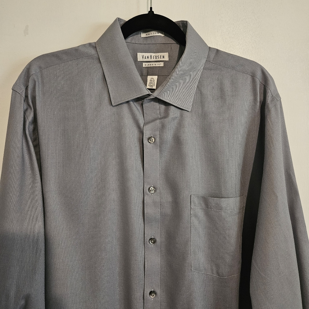 Van Heusen Size 17.5 (34-35) Classic Fit Pin Cord Button Down Shirt - Picture 2 of 8